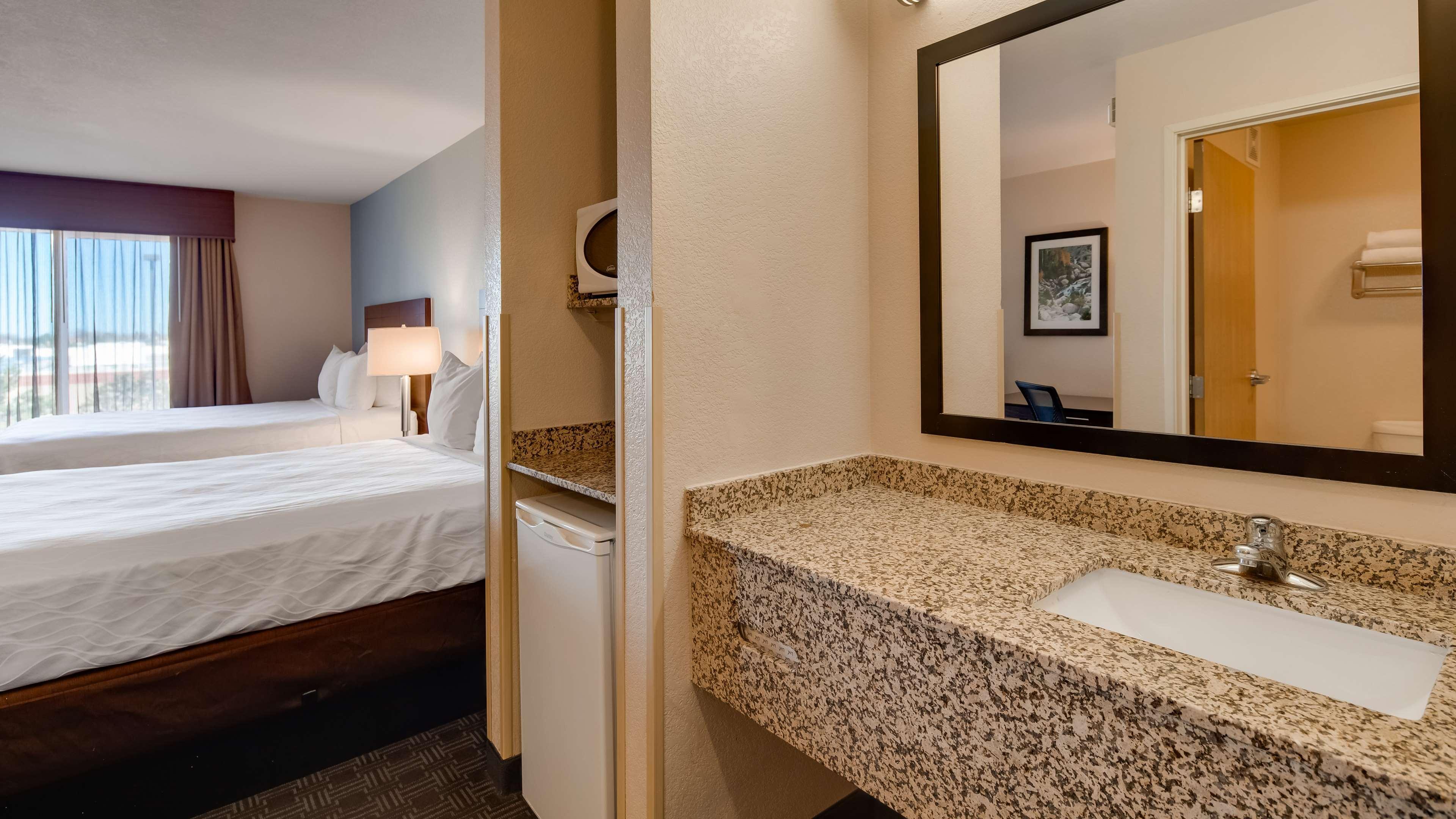 Best Western Plus Gateway Inn & Suites - אורורה מראה חיצוני תמונה