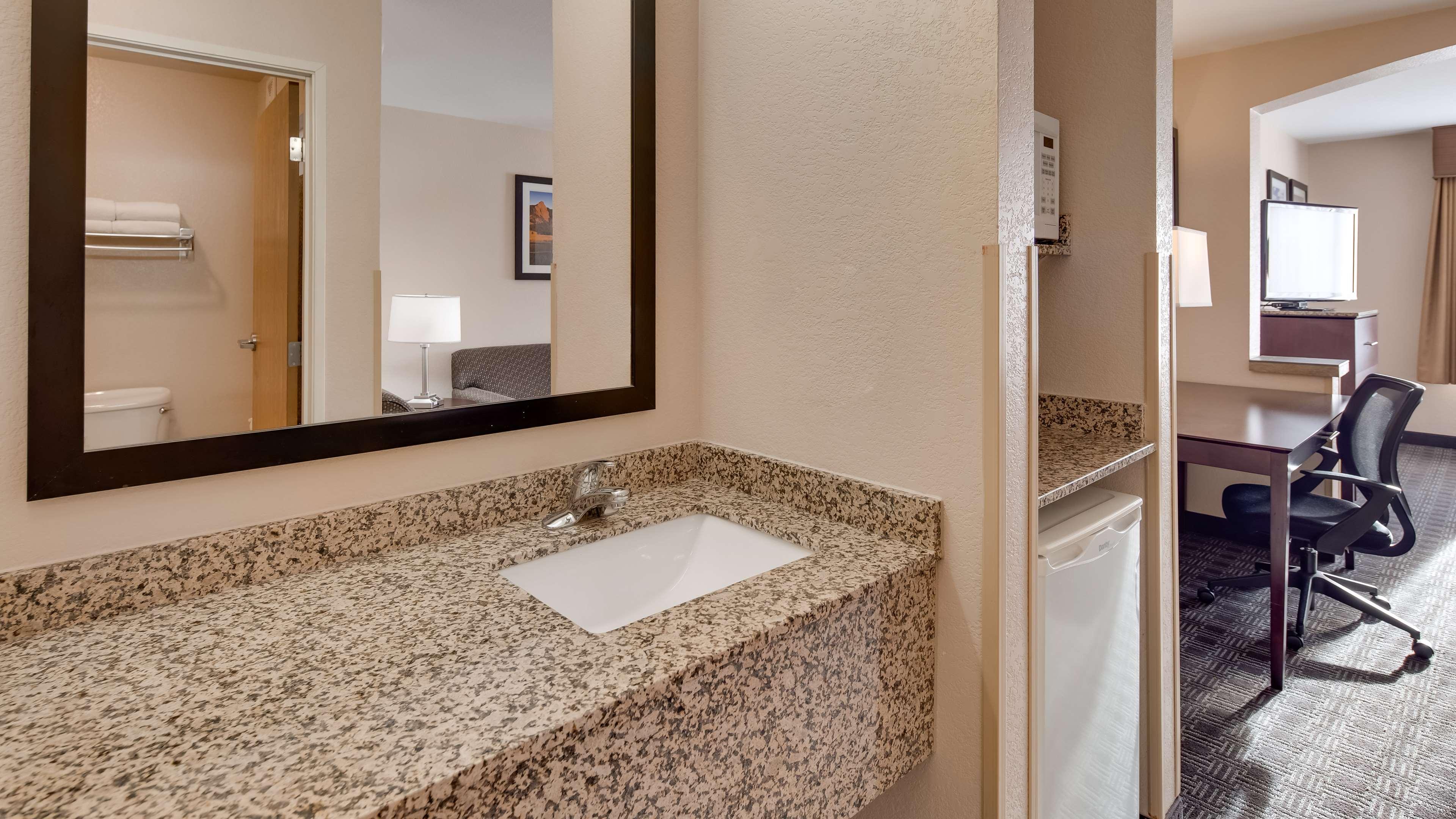 Best Western Plus Gateway Inn & Suites - אורורה מראה חיצוני תמונה